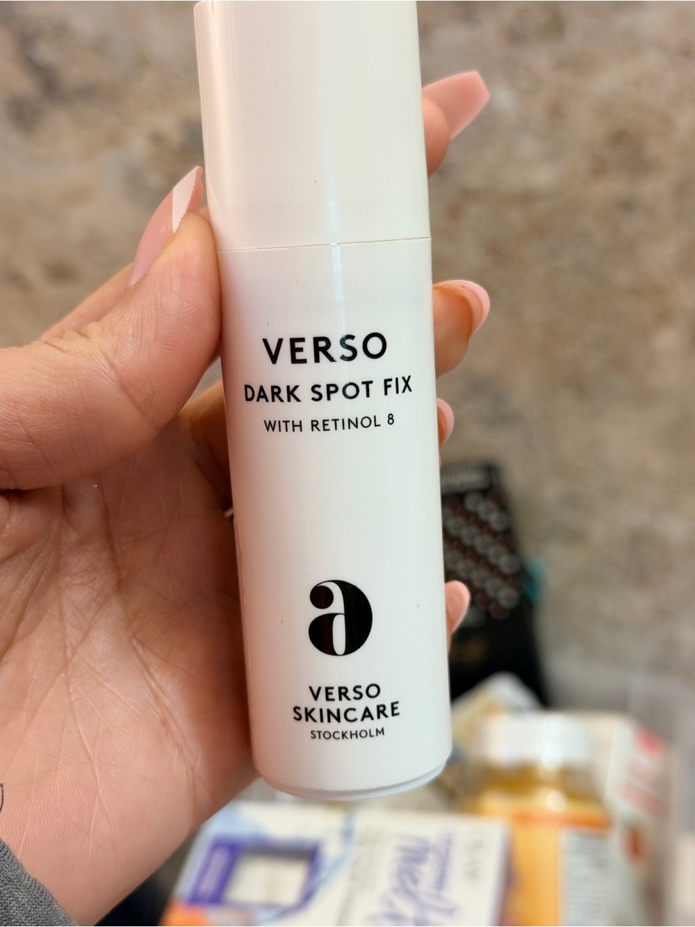 Verso Dark Spot Fix with Retinol 8 - White